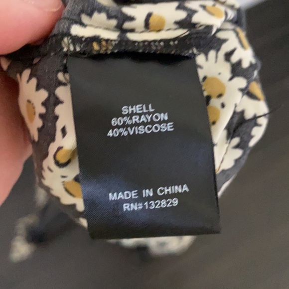 [NWT PRIVACY PLEASE] FLORAL ROMPER - Picture 10 of 10